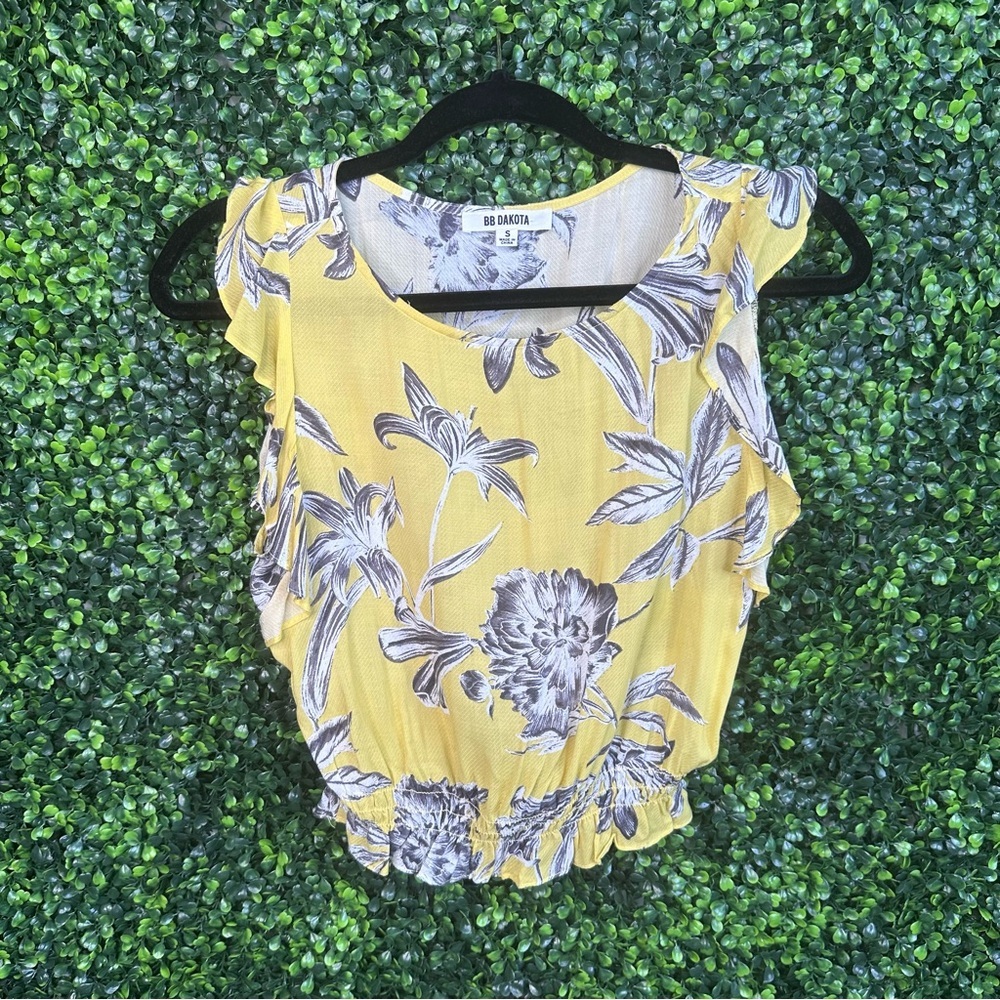 BB Dakota Yellow Floral Women's Top. Nwot